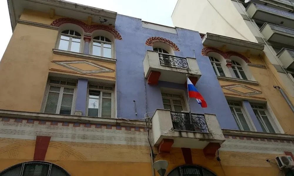 Συναγερμός στην ΕΛ.ΑΣ: Έκαιγαν αρχεία του ρωσικού προξενείου σε χωράφι έξω από τη Θεσσαλονίκη!